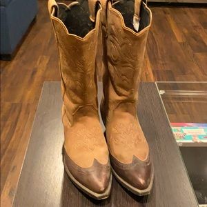 Nashville Wing-Tip Leather Boots